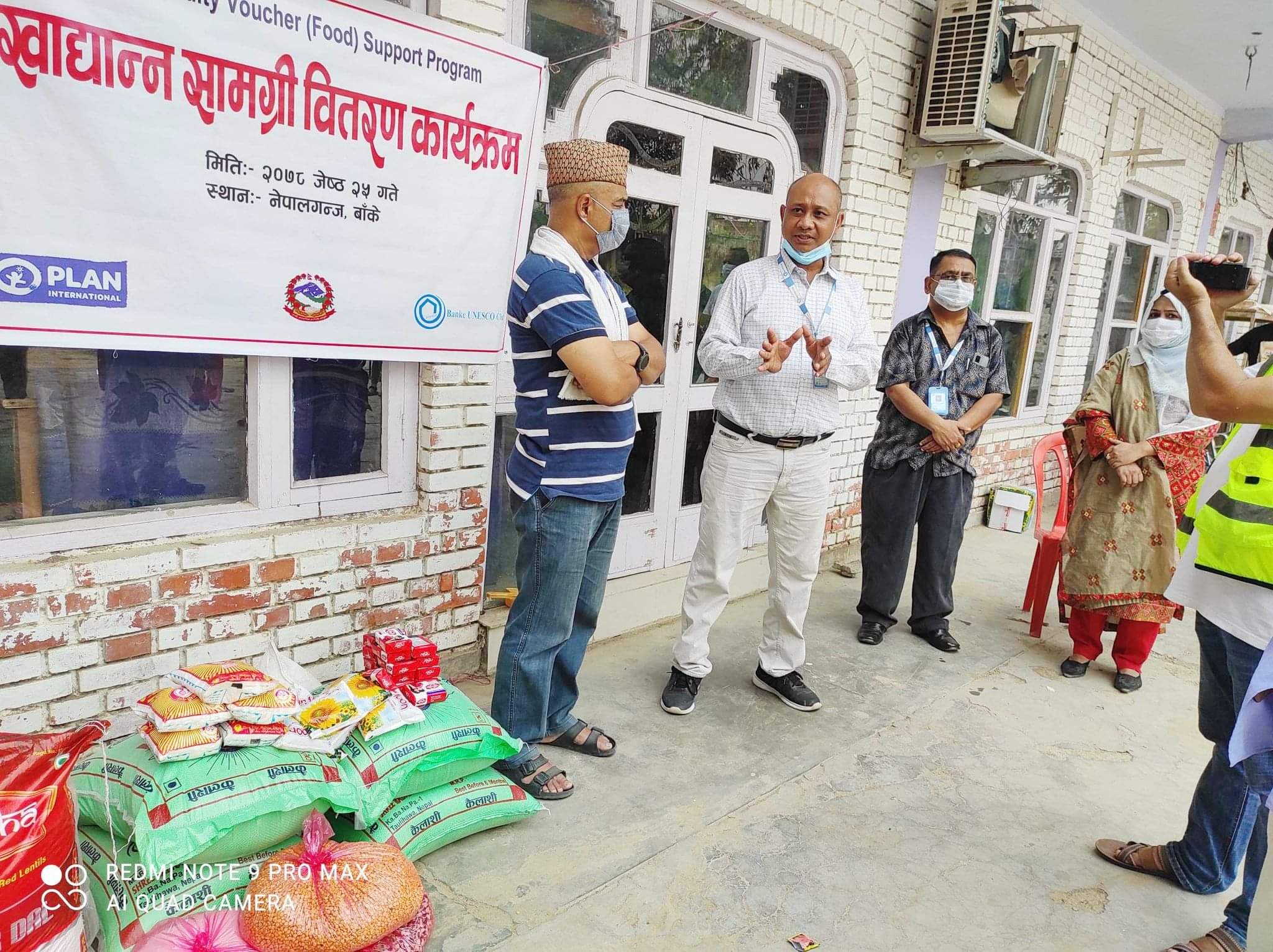 युनेस्को क्लबद्धारा नेपालगन्जका अति विपन्न परिवारलाई खाद्यान्न राहात वितरण