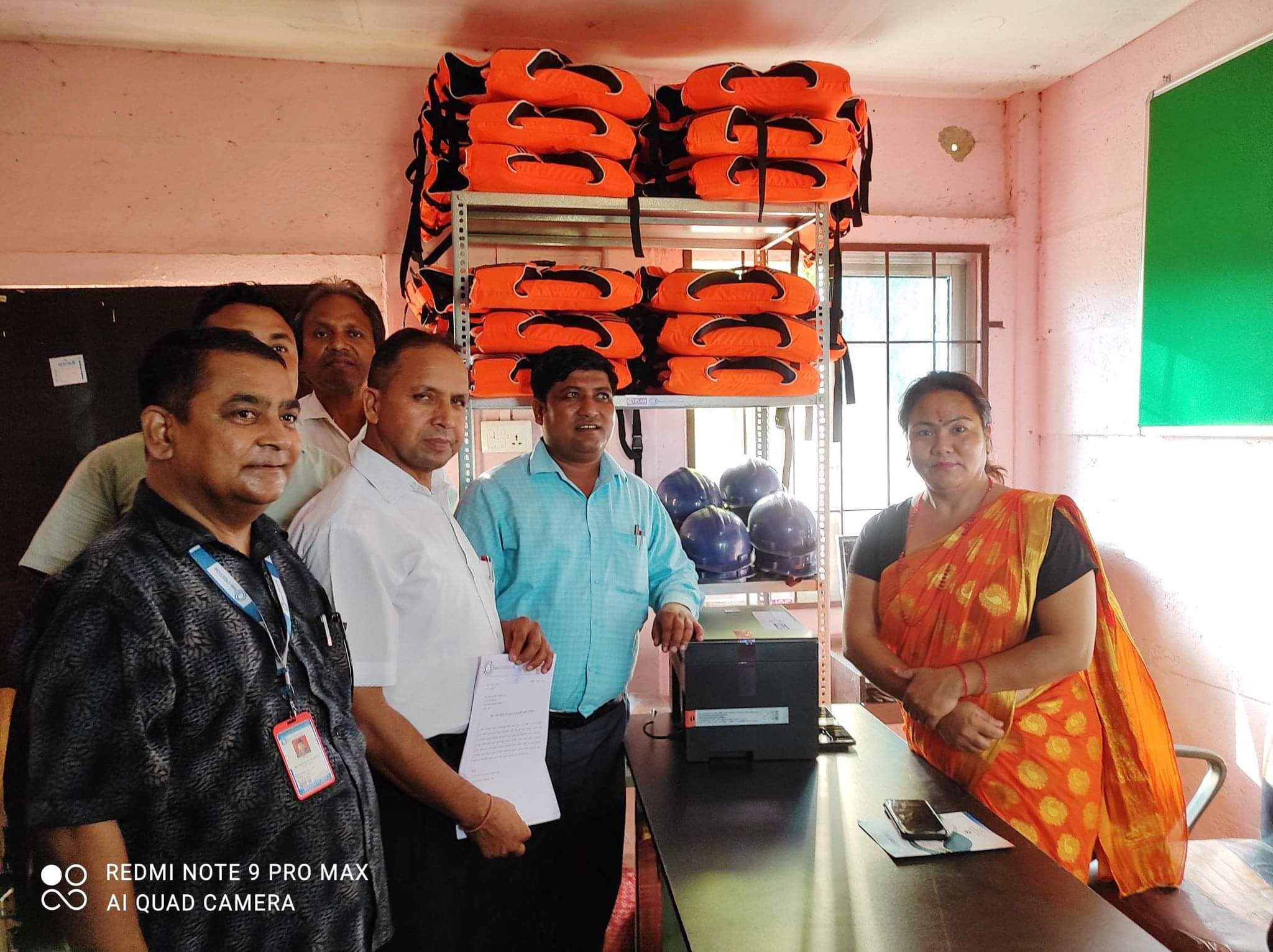 बाँके र बर्दियाका तीन पालिकालाई १५ लाखको उद्धार सामाग्री हस्तान्तरण