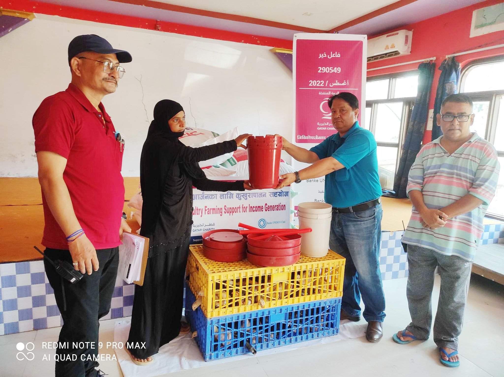 युनेस्को क्लबद्धारा अति विपन्न परिवारलाई आयआर्जनकालागि चल्ला वितरण