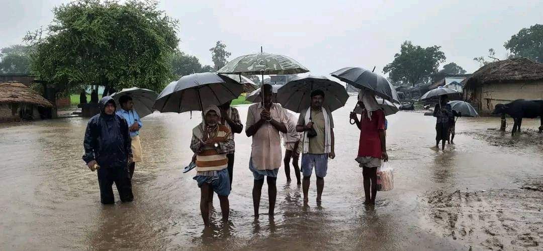 लगातार वर्षाका कारण बाँकेको नरैनापुर आसपासका विभिन्न क्षेत्र जलमग्न