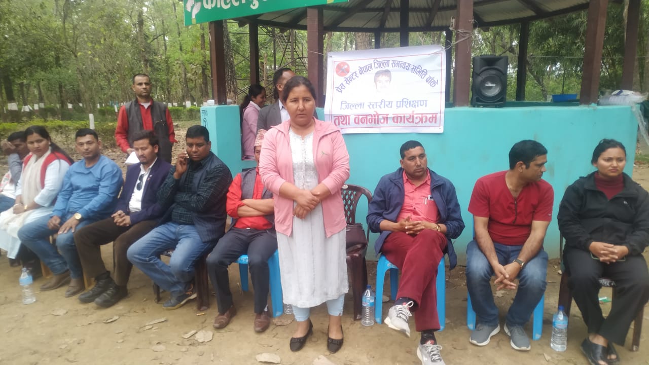प्रेस सेन्टर बाँकेको प्रशिक्षणमा लुम्बिनी प्रदेश मन्त्री नमूनाको सम्बोधन