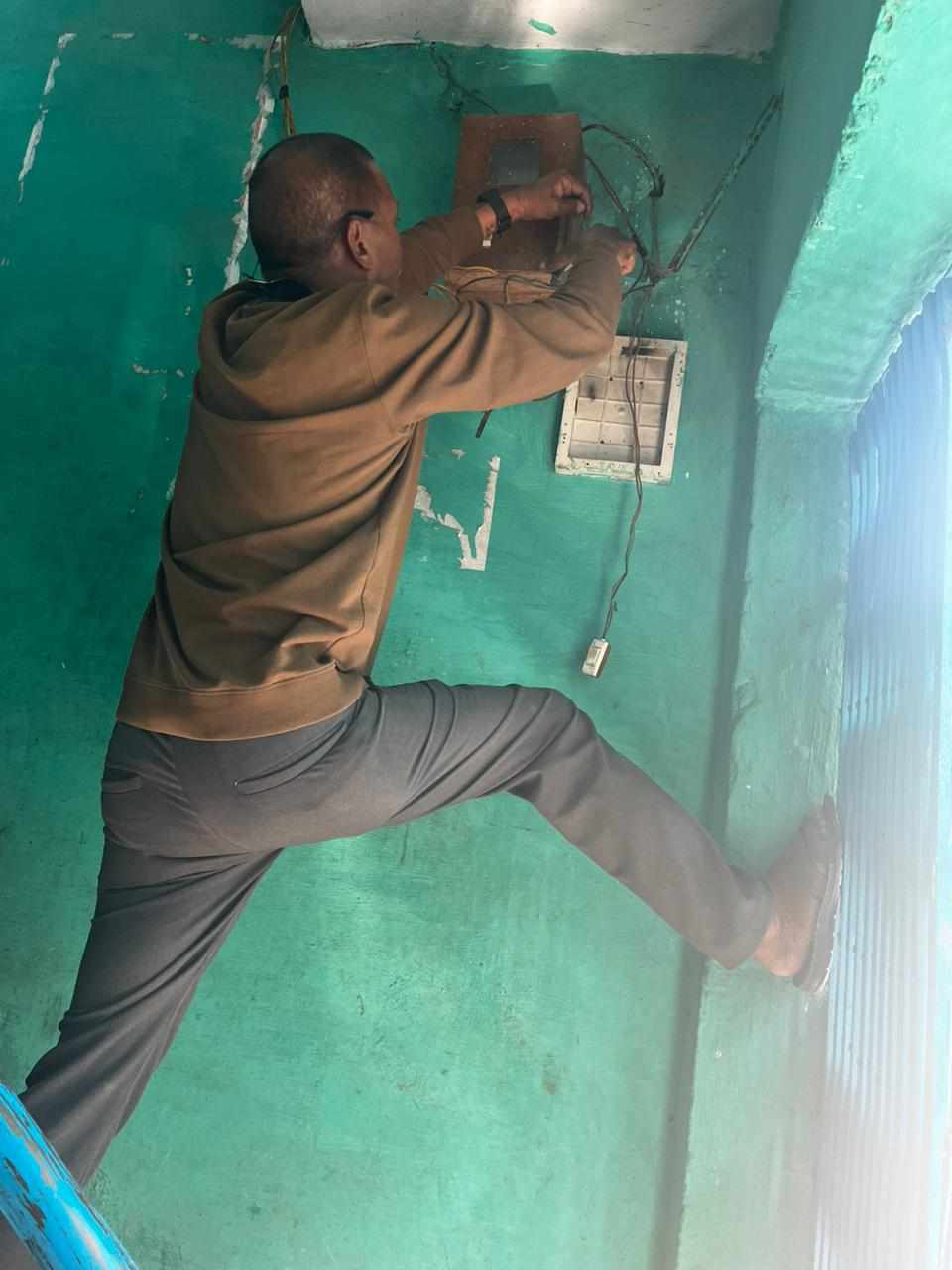 दुई दिनमा ९०६ जनाको लाइन काटियो