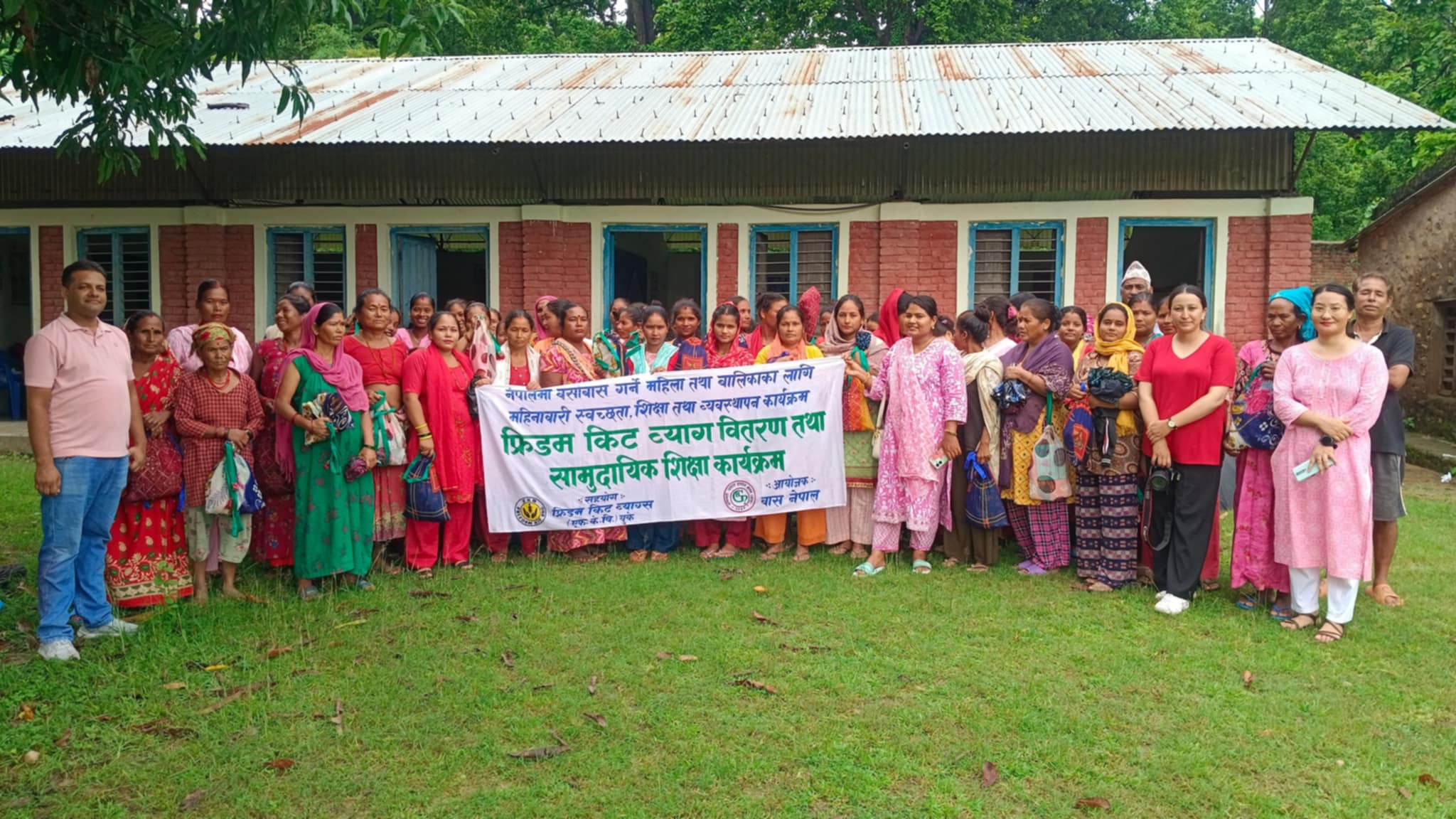 चुना बस्तिका महिलालाई पहिलो पटक महिनावारी स्वच्छता शिक्षा