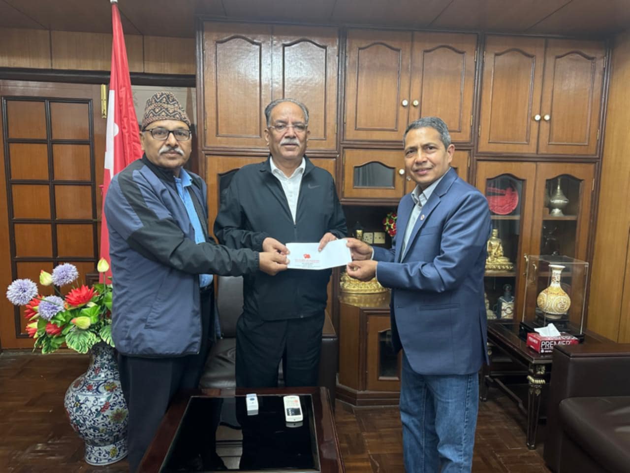 माओवादी केन्द्रको पश्चिम उपमहादेशीय संगठन समितिद्वारा दश लाख सहयोग