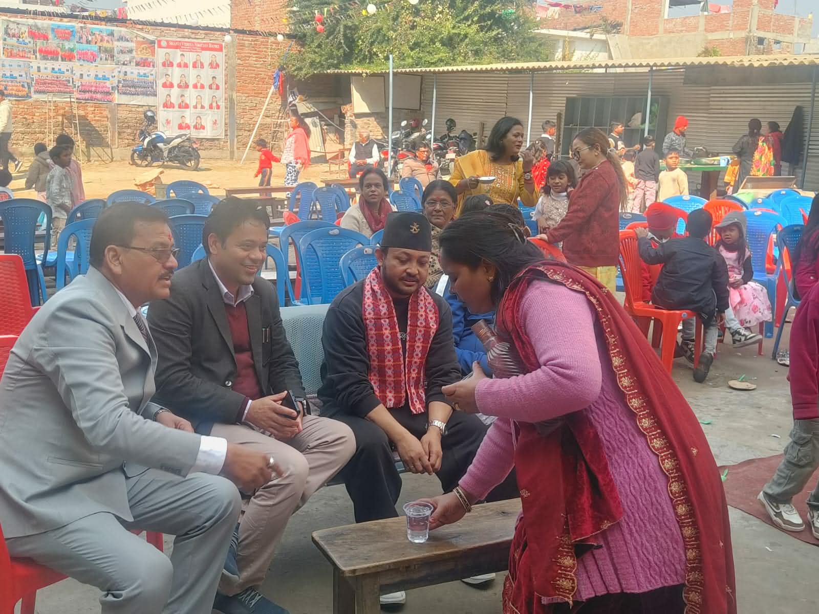 जनताको बीचमै दिपेन्द्र बिष्ट—पीडाको अनुभव बोकेको नेतृत्व भन्दै तारा चिन्हमा मतदानको अपिल